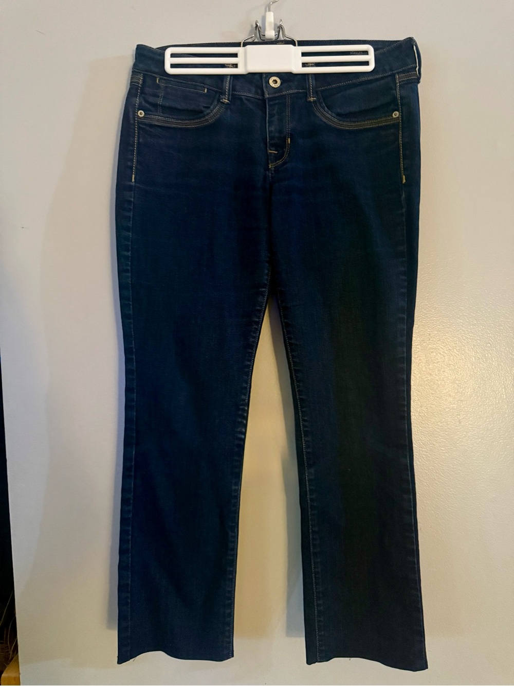 GUESS Starlet-Straight Dark Wash Jeans Size 29